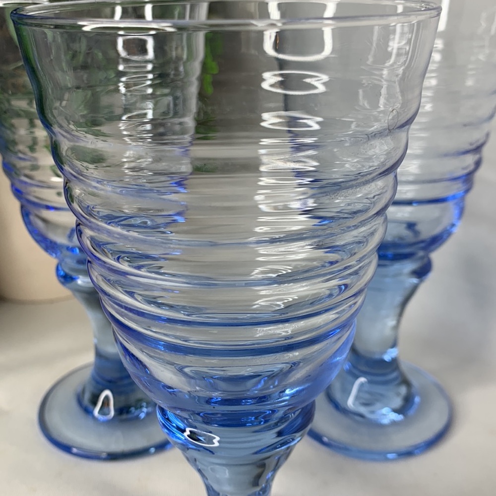 Set of 3 beautiful pale Blue ridged wine / water glasses / goblets - Picture 5 of 9